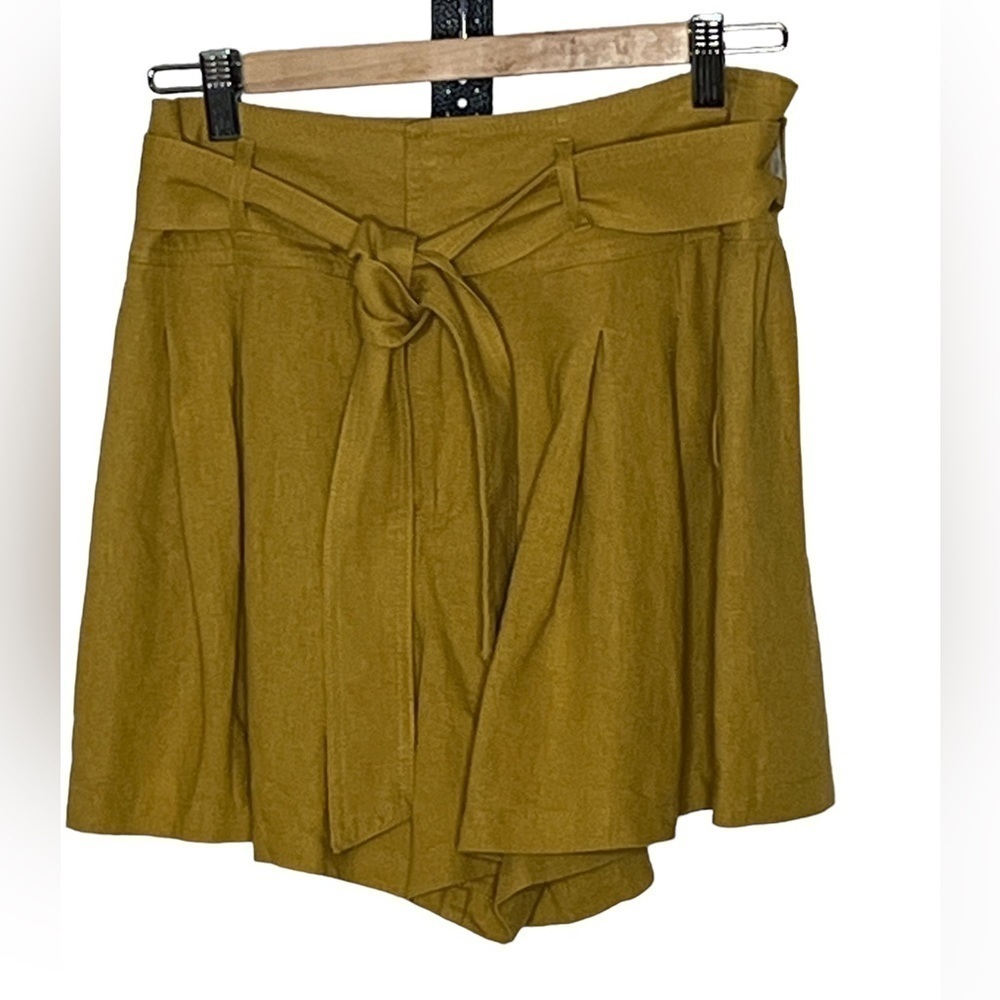 BP Linen Blend Gold Pleaded Shorts Sz Med